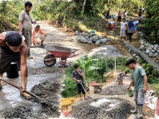 Dana Desa 2025 Bangun Rabat Beton 354 Meter di Sihaporas, Akses dan Aktivitas Warga Kian Terdukung