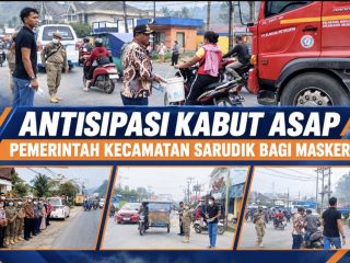 Cegah Dampak Kabut Asap, Camat Sarudik Pimpin Aksi Bagi-Bagi Masker kepada Masyarakat